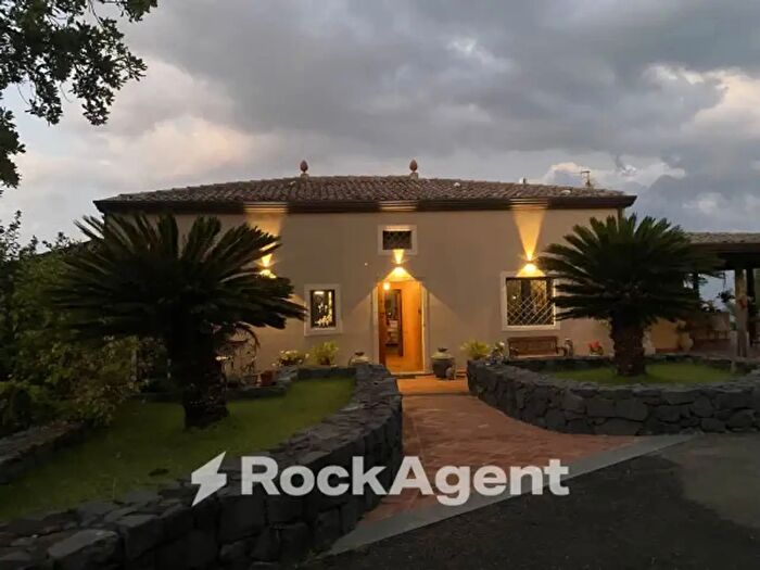 Casa con 6 locali in vendita in Via Millicucco, Piedimonte Etneo