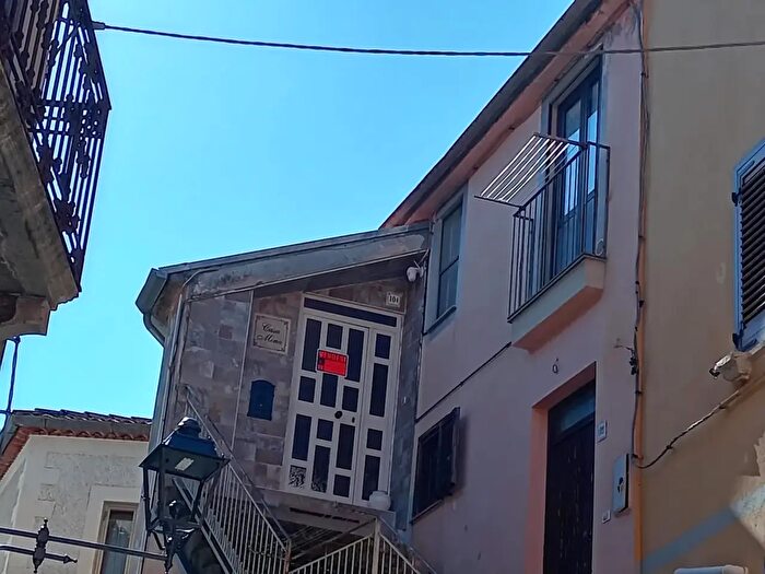 Appartamento trilocale in vendita in Via Vittorio Emanuele Terzo, Tramutola