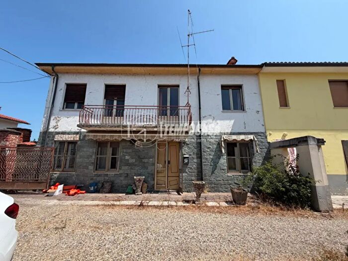 Casa con 5 locali in vendita in Lomello
