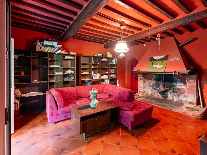 Casa con 8 locali in vendita in Casciana Terme Lari