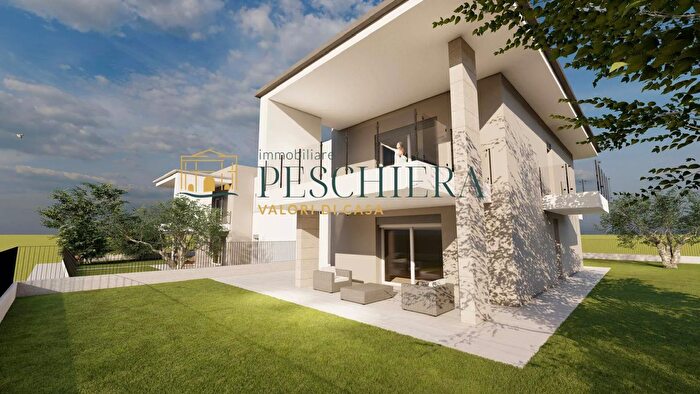 Appartamento quadrilocale in vendita in Via Volta, Castelnuovo Del Garda