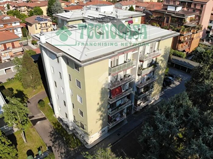 Appartamento trilocale in vendita in Via Alessandro Manzoni, Bareggio
