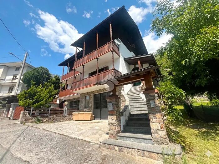 Casa quadrilocale in vendita in Via Giovanni Pascoli, Sondalo
