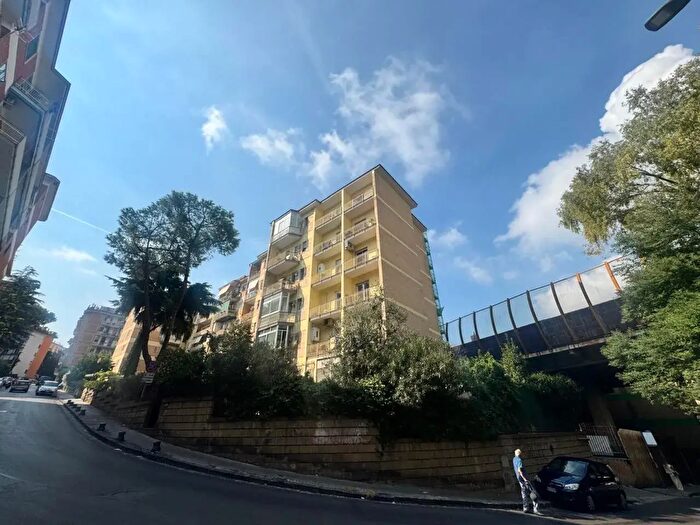Appartamento trilocale in vendita in Via San Domenico, Napoli