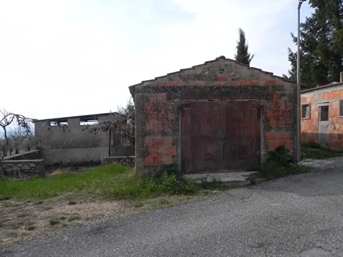 Casa quadrilocale in vendita in Massa Martana
