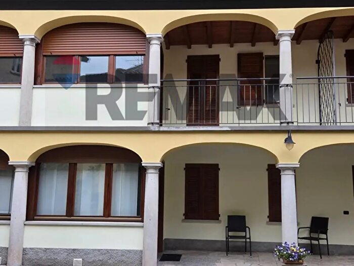 Appartamento trilocale in affitto in Via Martino Longhi, Viggiu