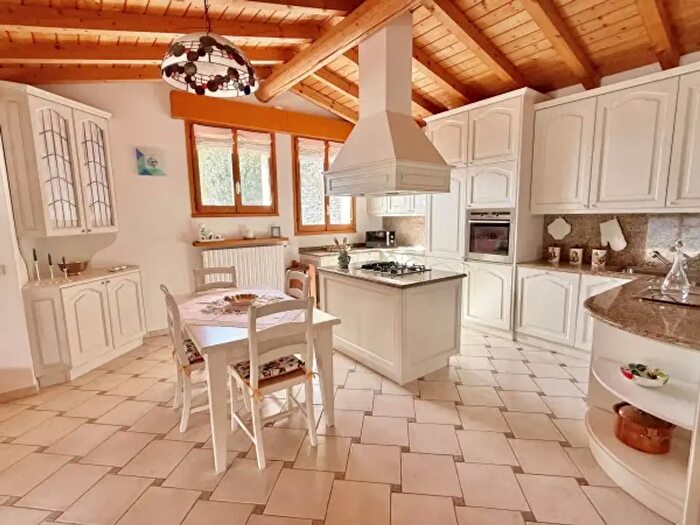 Appartamento trilocale in vendita in Carate Urio