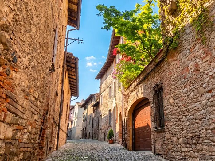 Casa quadrilocale in vendita in Piazza Patrioti, Castell'Arquato