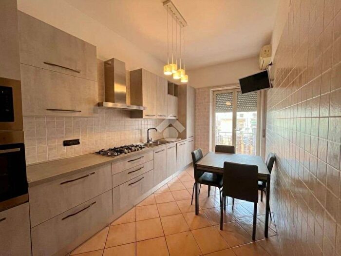Appartamento trilocale in affitto in Viale letizia, Colli Aminei Capodimonte, Napoli