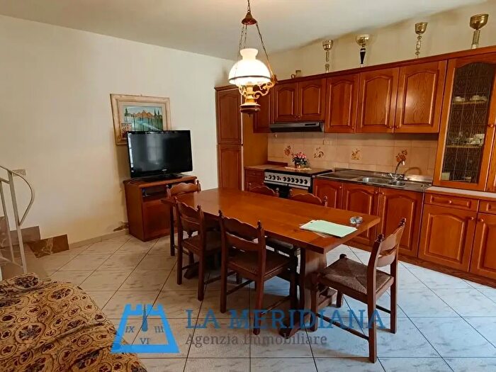 Casa con 6 locali in vendita in Lamporecchio