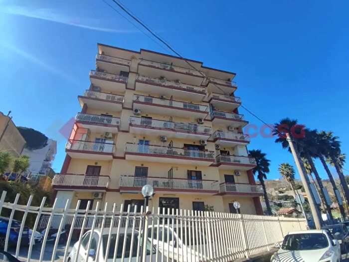 Appartamento quadrilocale in vendita in Via Sartania, Napoli