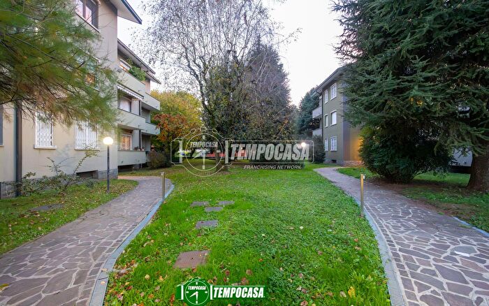 Appartamento trilocale in vendita in Via F Turati, Burago Di Molgora