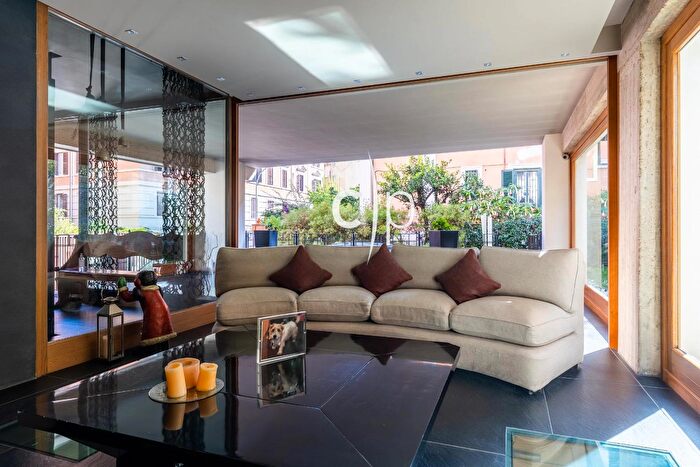 Casa con 6 locali in vendita in Via Paolo Segneri, Roma