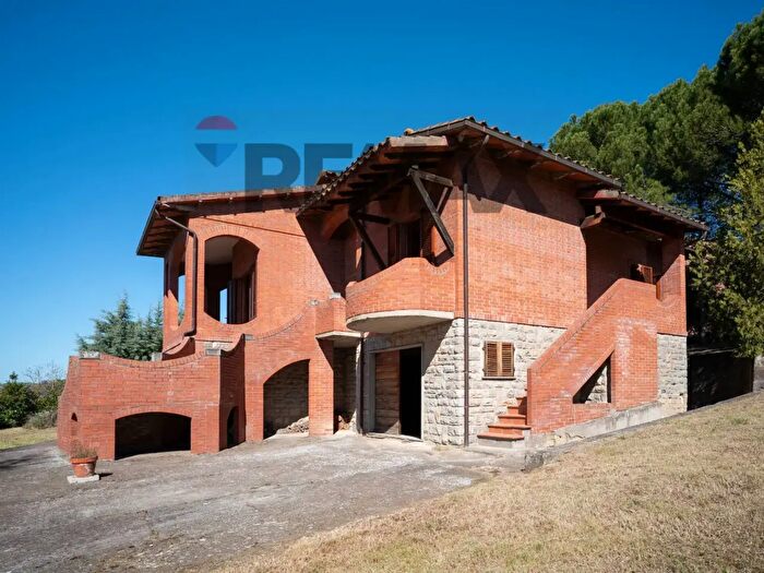 Casa con 10 locali in vendita in Via Belvedere, Asciano
