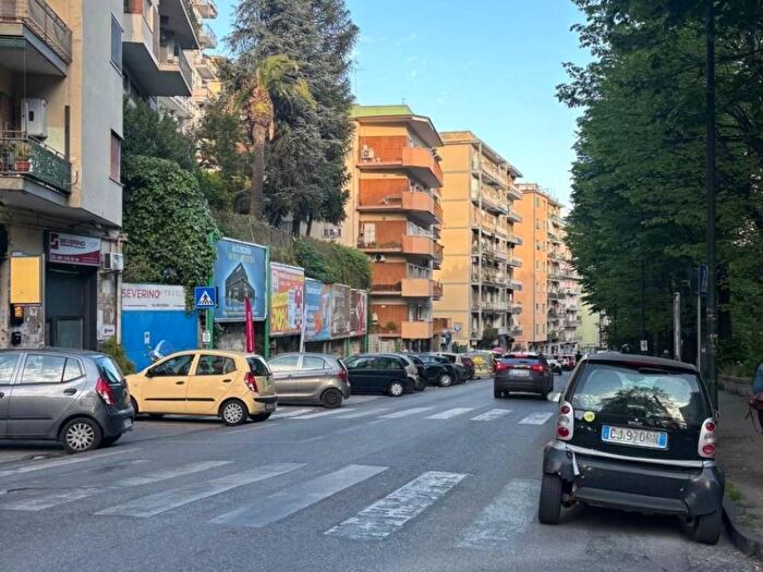 Appartamento trilocale in affitto in Via Gabriele Jannelli, Rione Alto, Napoli