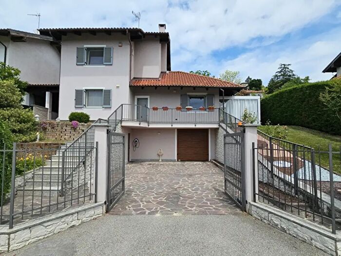 Casa con 5 locali in vendita in Via Marconi, Cossombrato