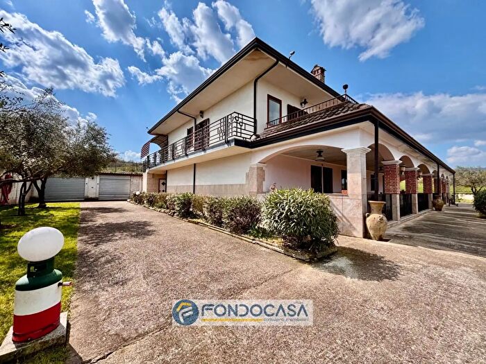 Casa con 18 locali in vendita in Via Fraulisi, Alvignano