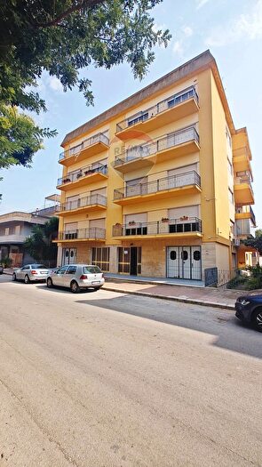 Appartamento con 5 locali in vendita in Campobello Di Mazara