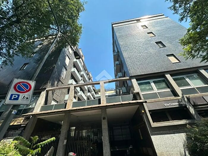 Appartamento trilocale in affitto in Via Cosseria, Milano