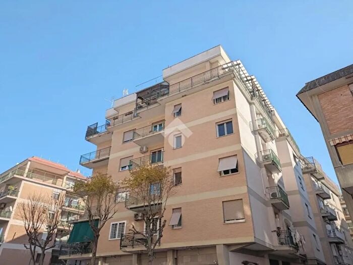 Appartamento con 5 locali in vendita in Via San Francesco dAssisi, Ciampino