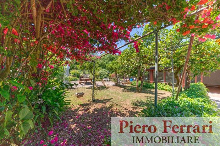 Casa con 6 locali in vendita in Via Belsito Napoli, Napoli