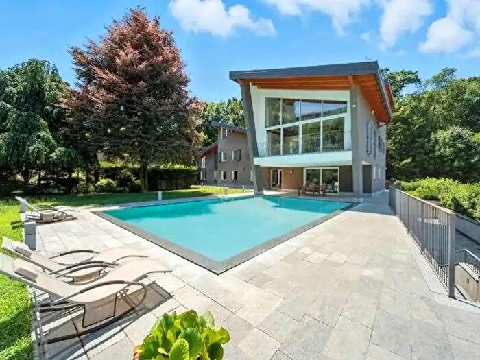 Casa con 14 locali in vendita in Via Valdarno, Cassano Magnago