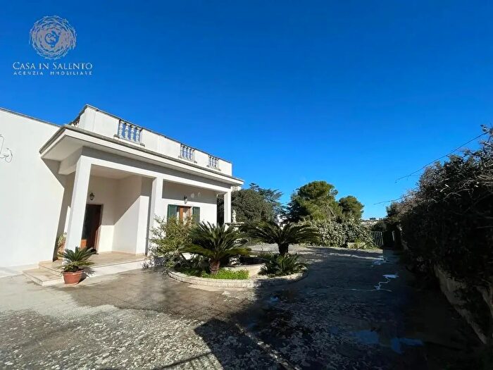 Casa con 14 locali in vendita in Rassi, Castrignano Del Capo