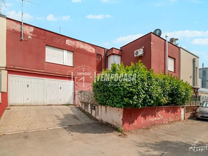 Appartamento con 5 locali in vendita in Via Wagner, Modena