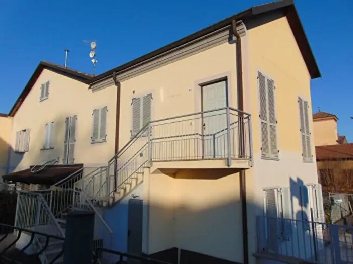 Appartamento trilocale in vendita in Via Roma, Calamandrana