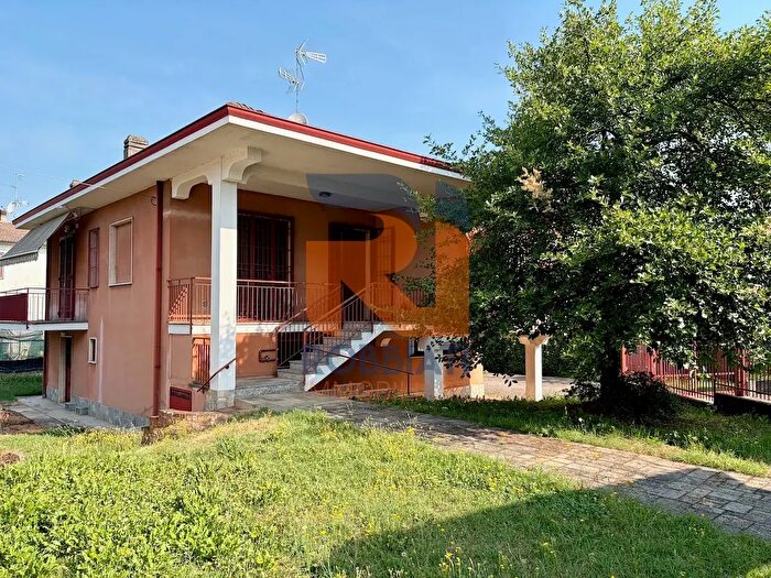 Casa trilocale in vendita in Via Olona, Albuzzano