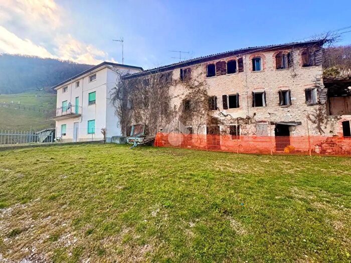 Casa con 10 locali in vendita in Via Adami, Valdobbiadene