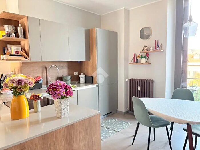 Appartamento trilocale in vendita in Via Riccardo Pitteri, Milano