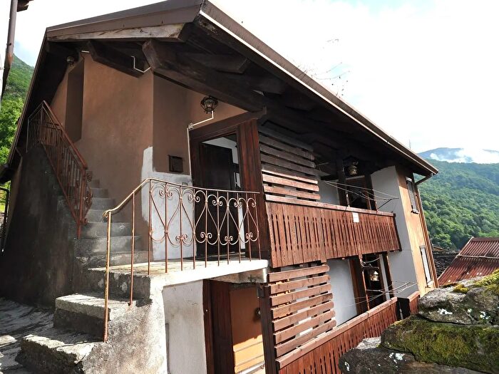 Casa con 7 locali in vendita in Località Vigino, Calasca Castiglione