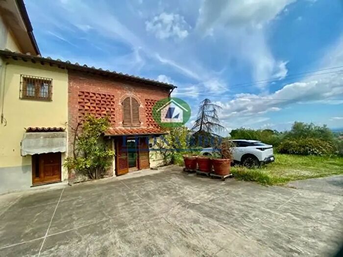 Casa con 9 locali in vendita in Buggiano