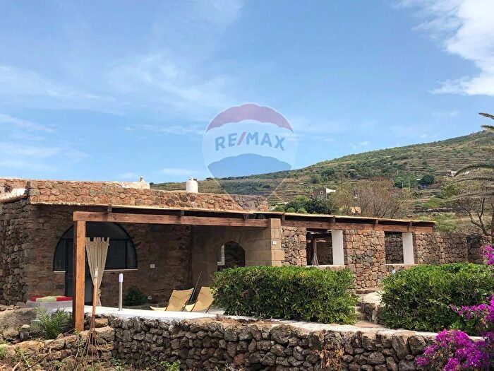 Appartamento con 7 locali in vendita in Contrada Rekale, Pantelleria