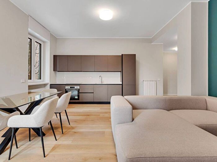 Appartamento trilocale in affitto in Via Filippo Argelati, Navigli Darsena, Milano