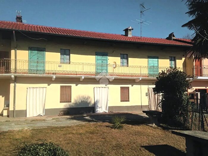 Casa con 9 locali in vendita in Via Cascina Costa, Samarate
