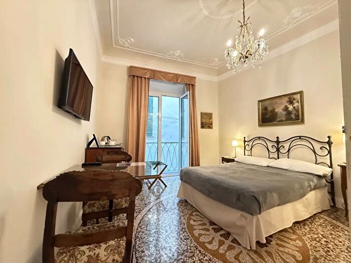 Appartamento quadrilocale in affitto in Via della Maddalena, Genova