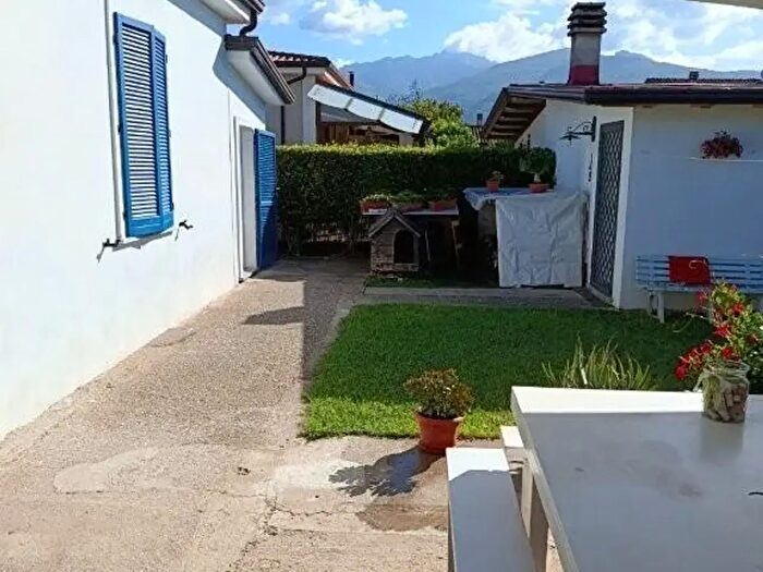 Casa quadrilocale in vendita in Massa