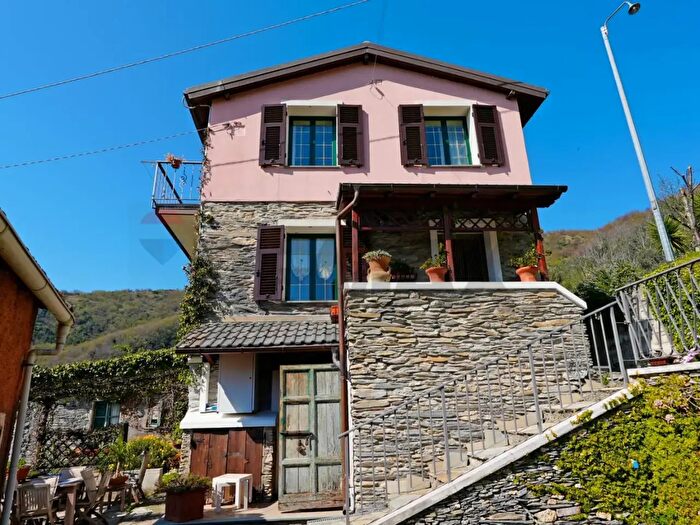 Casa trilocale in vendita in Passo Campetti, Avegno