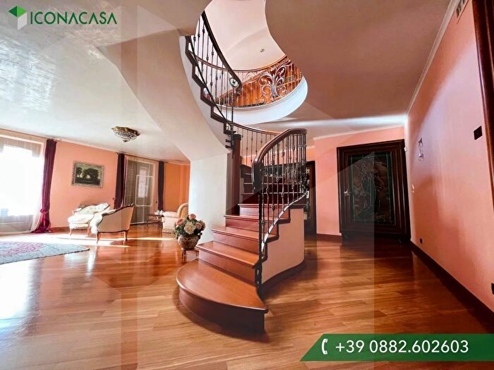 Appartamento con 14 locali in vendita in Via Alessandro Minuziano, San Severo