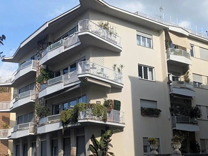 Appartamento quadrilocale in affitto in Via della Fonte di Fauno, Roma