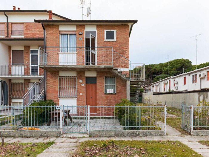 Casa trilocale in affitto in Via Tanaro, Lido degli Estensi, Comacchio