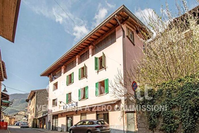 Casa quadrilocale in vendita in Via a Manzoni, Gazzaniga