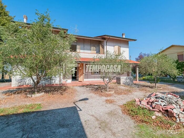 Appartamento con 7 locali in vendita in Via Parataglio, Cesena