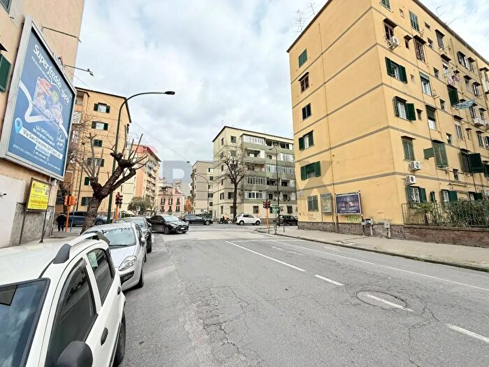 Appartamento trilocale in vendita in Via Saverio Altamura, Napoli
