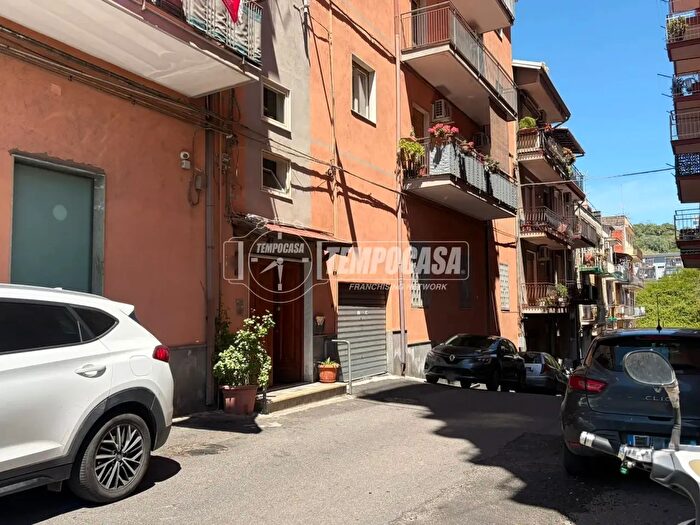 Appartamento trilocale in vendita in Via Vincenzo Gemito, Catania