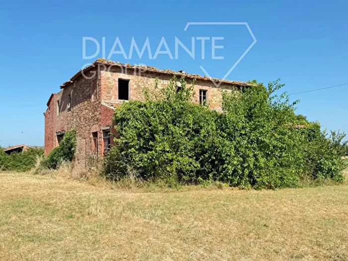 Casa con 9 locali in vendita in Paciano