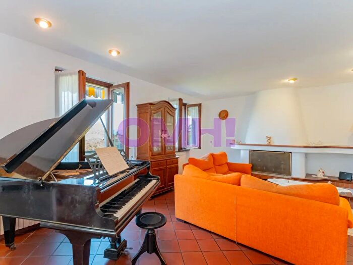 Appartamento con 5 locali in vendita in Via Montenero, Monvalle