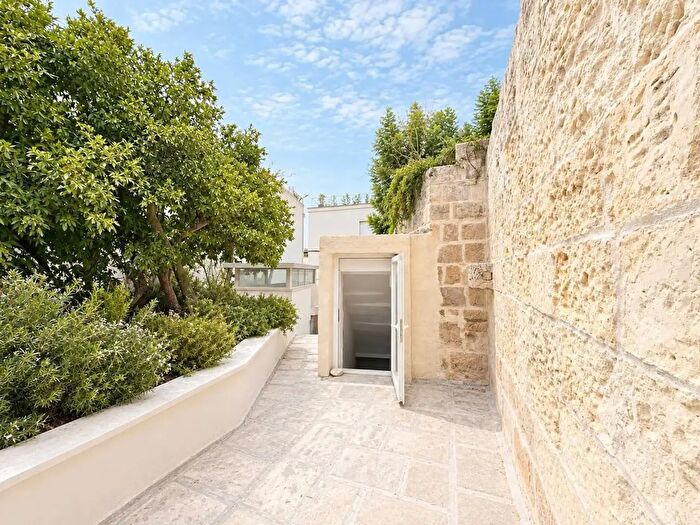 Casa bilocale in vendita in Via Luigi Scarambone, Lecce